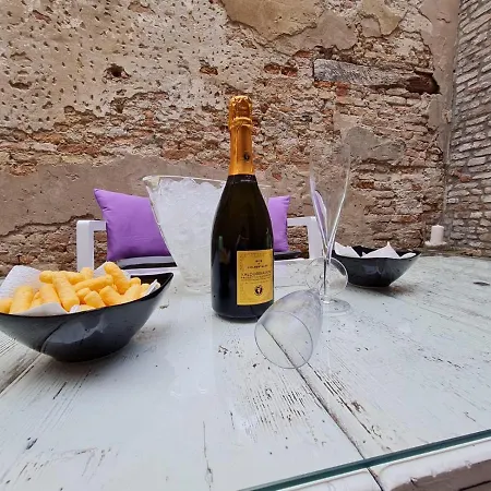 Venice Apartment With Private Courtyard-3
