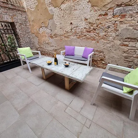 Venice Apartment With Private Courtyard-3