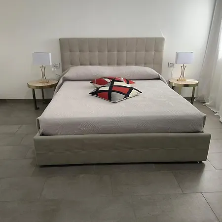 Venice Apartment With Private Courtyard-2