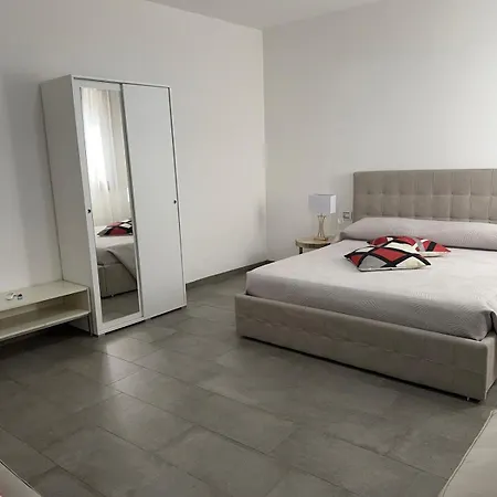 Venice Apartment With Private Courtyard-3